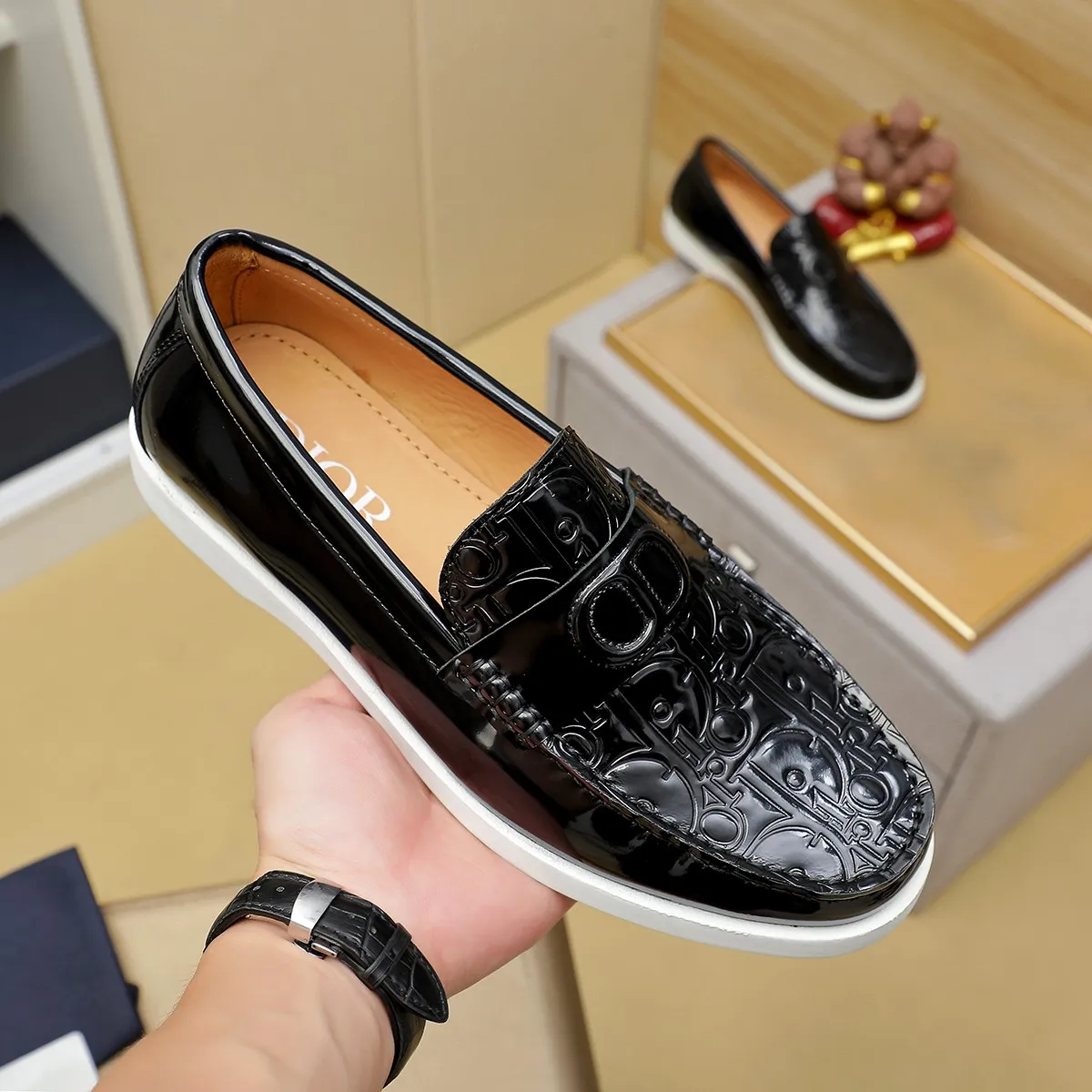 Men's clothing and shoes 💰460 💰🔥[Dior] High-end top-notch 🔝 purchasing agent 🔍🔍The latest 🇺🇸 counters are on sale simultaneously, original Italian brand · brand totem cloth sewn with brand cloth label · paired with calfskin · (high-end, nobility and class) exquisite workmanship (cow Leather lining) Sole: Original two-color sole ⚠️outsole specially provided by the original factory. Comfortable, wear-resistant, non-slip, real-life photoshoot🎬The real thing is more beautiful🔍Color: Color optional💕💕Number of yards: 39-44 (customized at 38.45.46)...